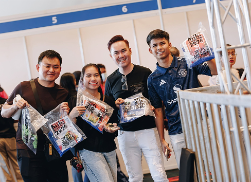 Runners holding their collected race packs